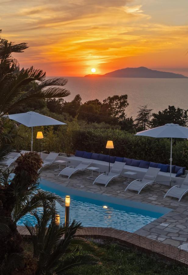 Capri Blue Luxury Le Tre Monelle *