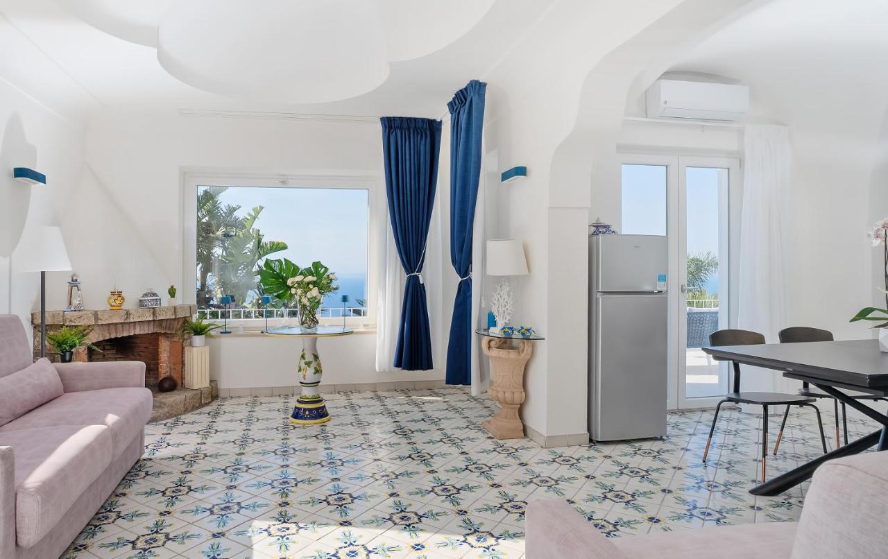 Capri Blue Luxury Le Tre Monelle *